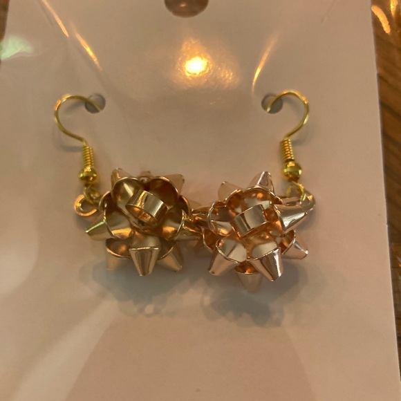 “Gold Christmas Bow” earrings. - Picture 3 of 3